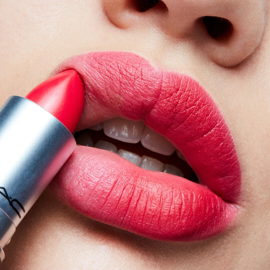 MAC Retro Matte Lipstick - Relentlessly Red #706